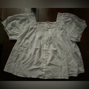 NWT white Old Navy Top with Lace